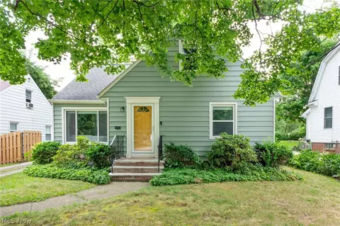 1707 Brainard Rd, Lyndhurst, OH 44124