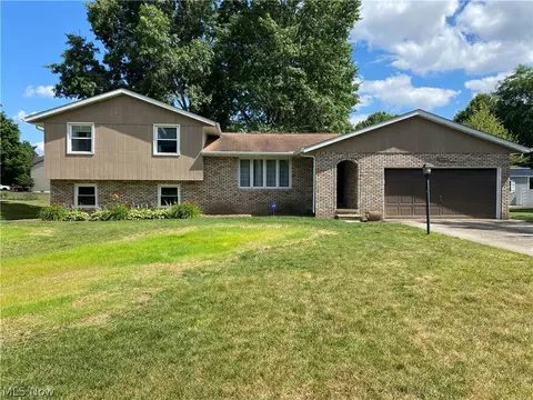 6876 Firestone Rd NE, Canton, OH 44721