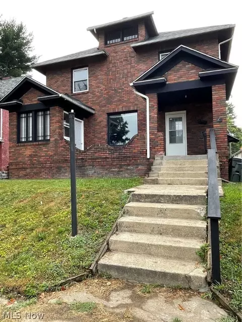 244 N 3rd St, Coshocton, OH 43812