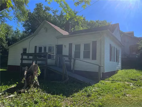 1063 Eastman St, Zanesville, OH 43701