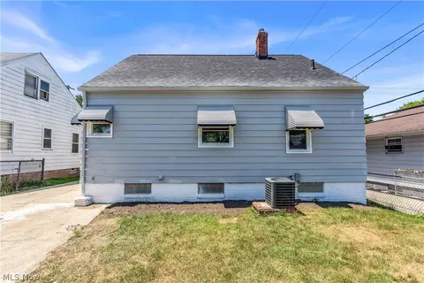 5581 Dunham Rd, Maple Heights, OH 44137 photo 4