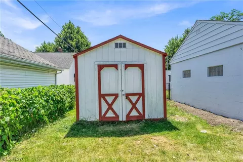 5581 Dunham Rd, Maple Heights, OH 44137 photo 5