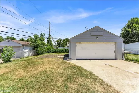 5581 Dunham Rd, Maple Heights, OH 44137 photo 3