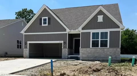 26551 Daisy Ln, Olmsted Twp, OH 44138