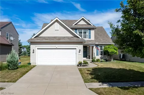 5077 Park Trl, North Ridgeville, OH 44039