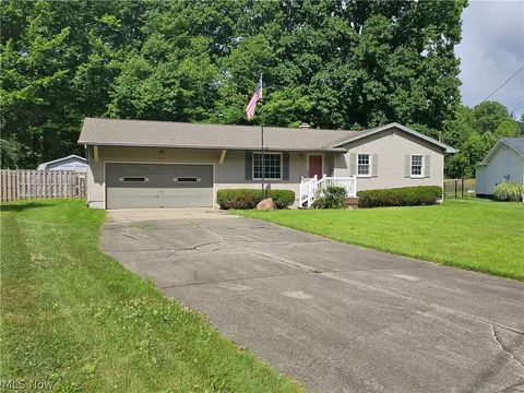 1808 Maple Trace Ct, Austintown, OH 44515