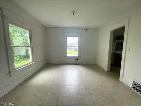 1736 3rd St NE, Canton, OH 44704 photo 5