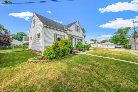 30080 Harrison St, Willowick, OH 44095 photo 3