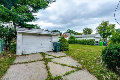 861 E 245th St, Euclid, OH 44123 photo 2