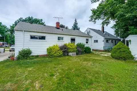 861 E 245th St, Euclid, OH 44123 photo 3