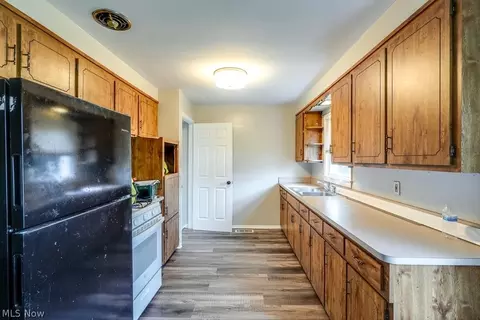 861 E 245th St, Euclid, OH 44123 photo 6
