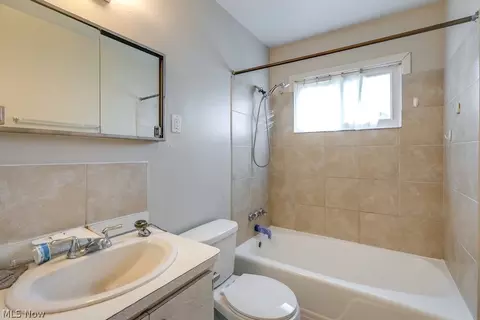 861 E 245th St, Euclid, OH 44123 photo 8