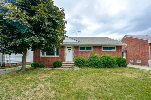 861 E 245th St, Euclid, OH 44123