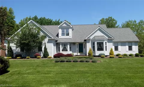 5501 Strathaven Dr, Highland Heights, OH 44143