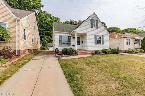 3206 Hearthstone Rd, Parma, OH 44134