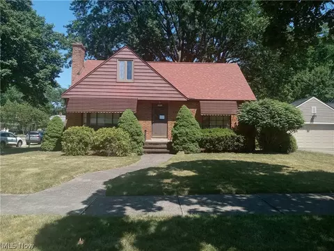 5923 Clearview Dr, Parma Heights, OH 44130