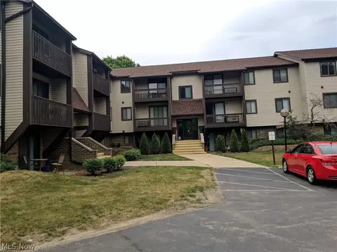 27453 Westown Blvd #1910, Westlake, OH 44145