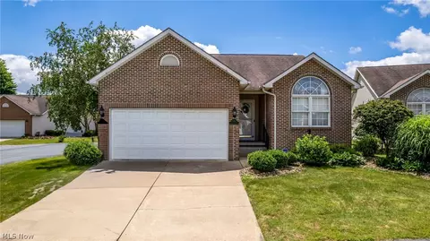 120 Royal Troon Dr SE, Warren, OH 44484