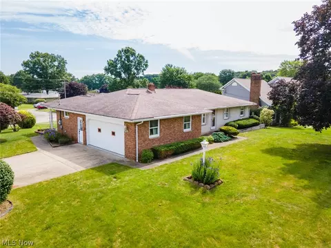 154 Rocky Ledge Dr, Struthers, OH 44471 photo 3