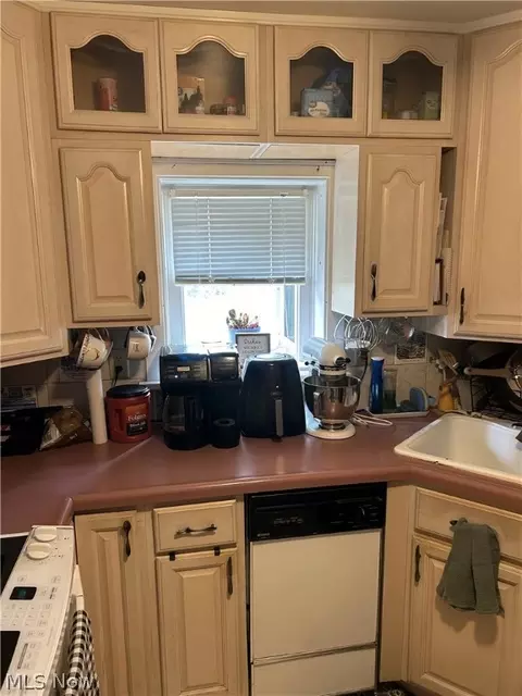 Kitchen - 159 Poplar Ave NW, Canton, OH 44708 photo 2 of 3