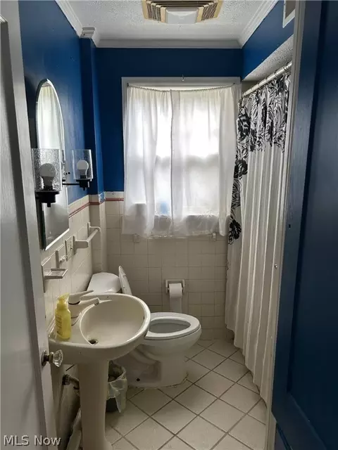 Bath - 159 Poplar Ave NW, Canton, OH 44708 photo 1 of 2