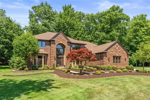 7776 Glengate Dr, Broadview Heights, OH 44147