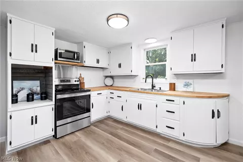 Kitchen - 692 Abbe Rd N, Elyria, OH 44035 photo 1 of 3