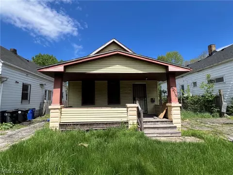 6215 Lansing Ave, Cleveland, OH 44105