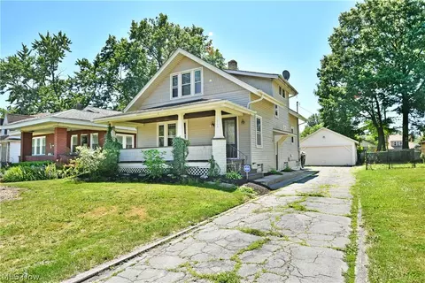 568 Oak Knoll Ave SE, Warren, OH 44483