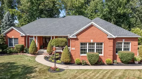 1069 Glendalough Dr, Grafton, OH 44044