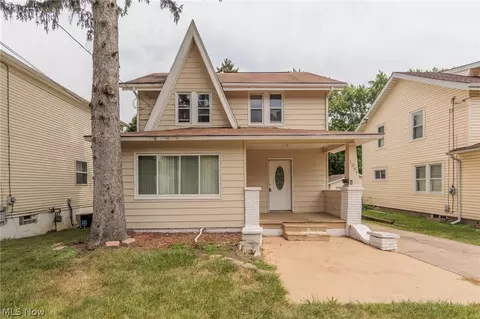 1087 Packard Dr, Akron, OH 44320
