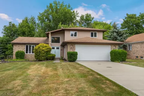 4871 Lindsey Ln, Richmond Heights, OH 44143