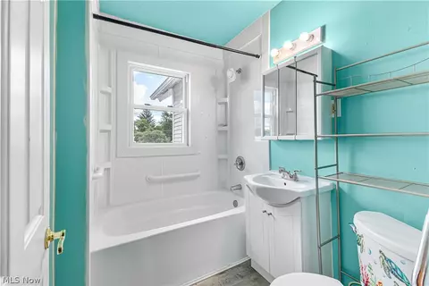 Bath - 29 Stewart St, Struthers, OH 44471 photo 1 of 1