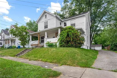 29 Stewart St, Struthers, OH 44471