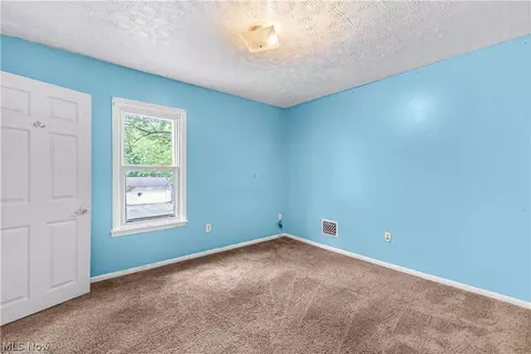 Bedroom - 29 Stewart St, Struthers, OH 44471 photo 3 of 6