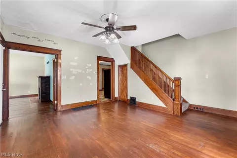 Living - 29 Stewart St, Struthers, OH 44471 photo 2 of 5