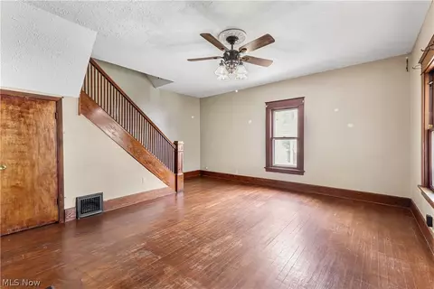 Living - 29 Stewart St, Struthers, OH 44471 photo 1 of 5
