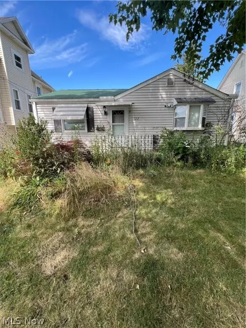 122 24th St NW, Barberton, OH 44203