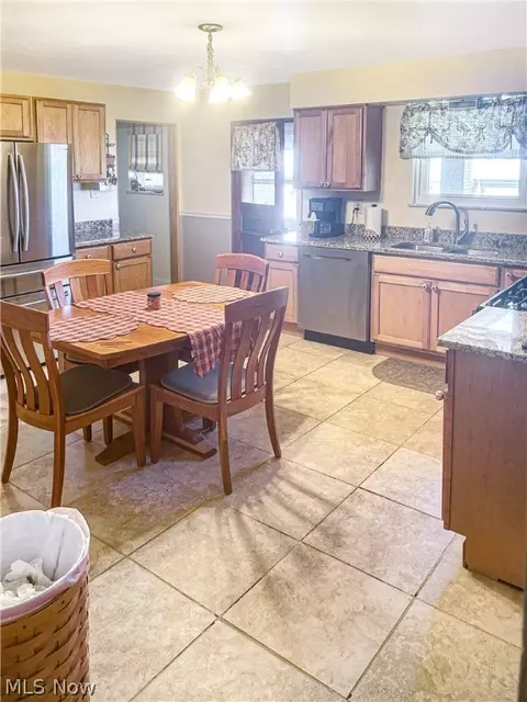 237 School St, Weirton, WV 26062 photo 5