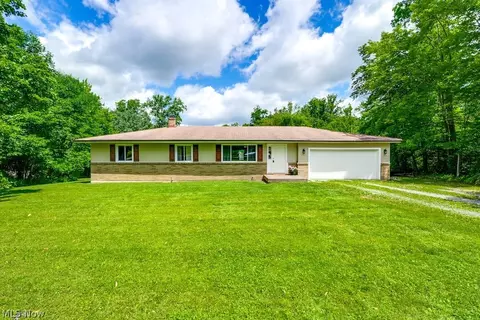 3351 Pioneer Trl, Mantua, OH 44255