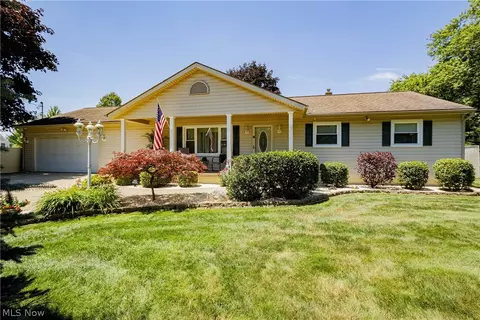 10025 NW Bellhaven Ave NW, Uniontown, OH 44685
