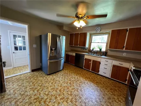 Kitchen - 2120 E 40th St, Ashtabula, OH 44004 photo 2 of 3