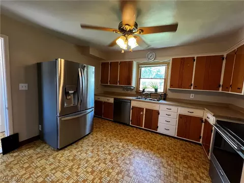 Kitchen - 2120 E 40th St, Ashtabula, OH 44004 photo 1 of 3