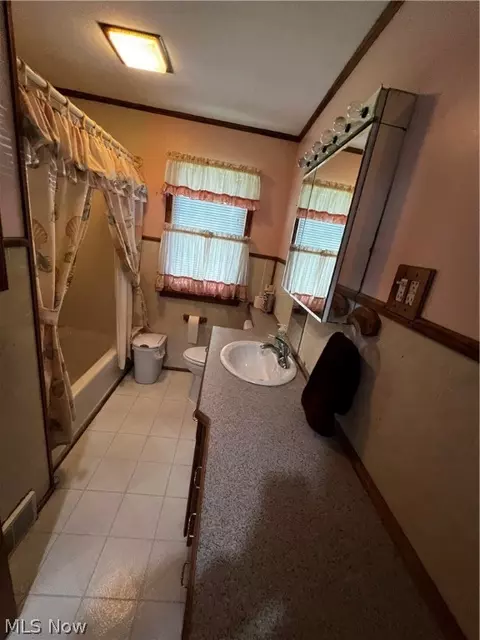 Bath - 2120 E 40th St, Ashtabula, OH 44004 photo 1 of 2