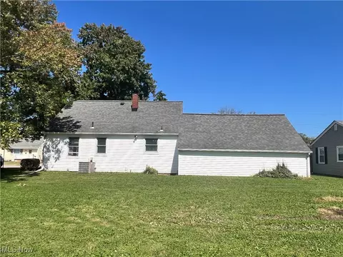 Exterior - 2120 E 40th St, Ashtabula, OH 44004 photo 2 of 3