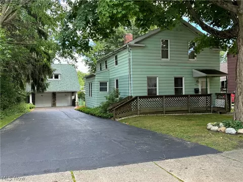 243 S Walnut St, Ravenna, OH 44266