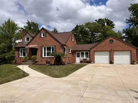 7797 York Rd, Parma, OH 44130