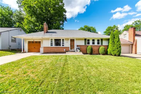 1752 Eden Ln, Youngstown, OH 44509