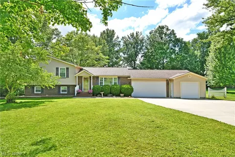 2451 Waynewood Dr NE, Fowler, OH 44418