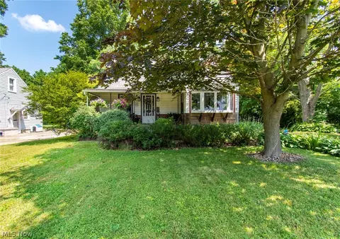 25320 Alexander Rd, Oakwood, OH 44146